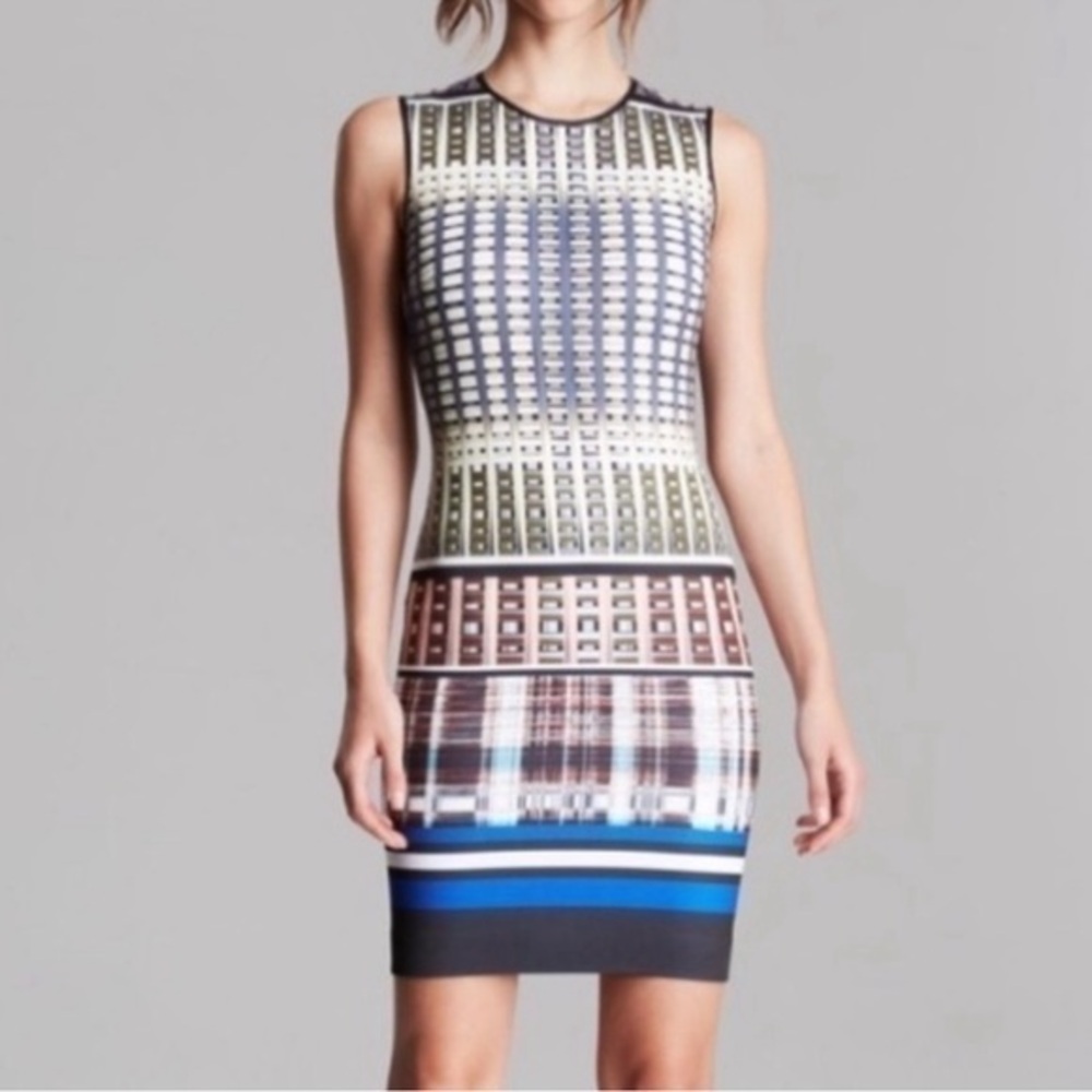 SALE 5/$25 📦 Clover Canyon Donegal Abstract Neoprene Print
Shift Dress Size M